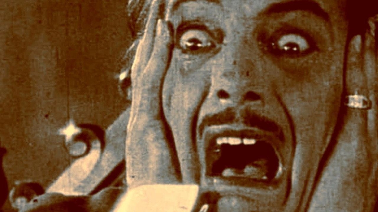 Au secours ! Background