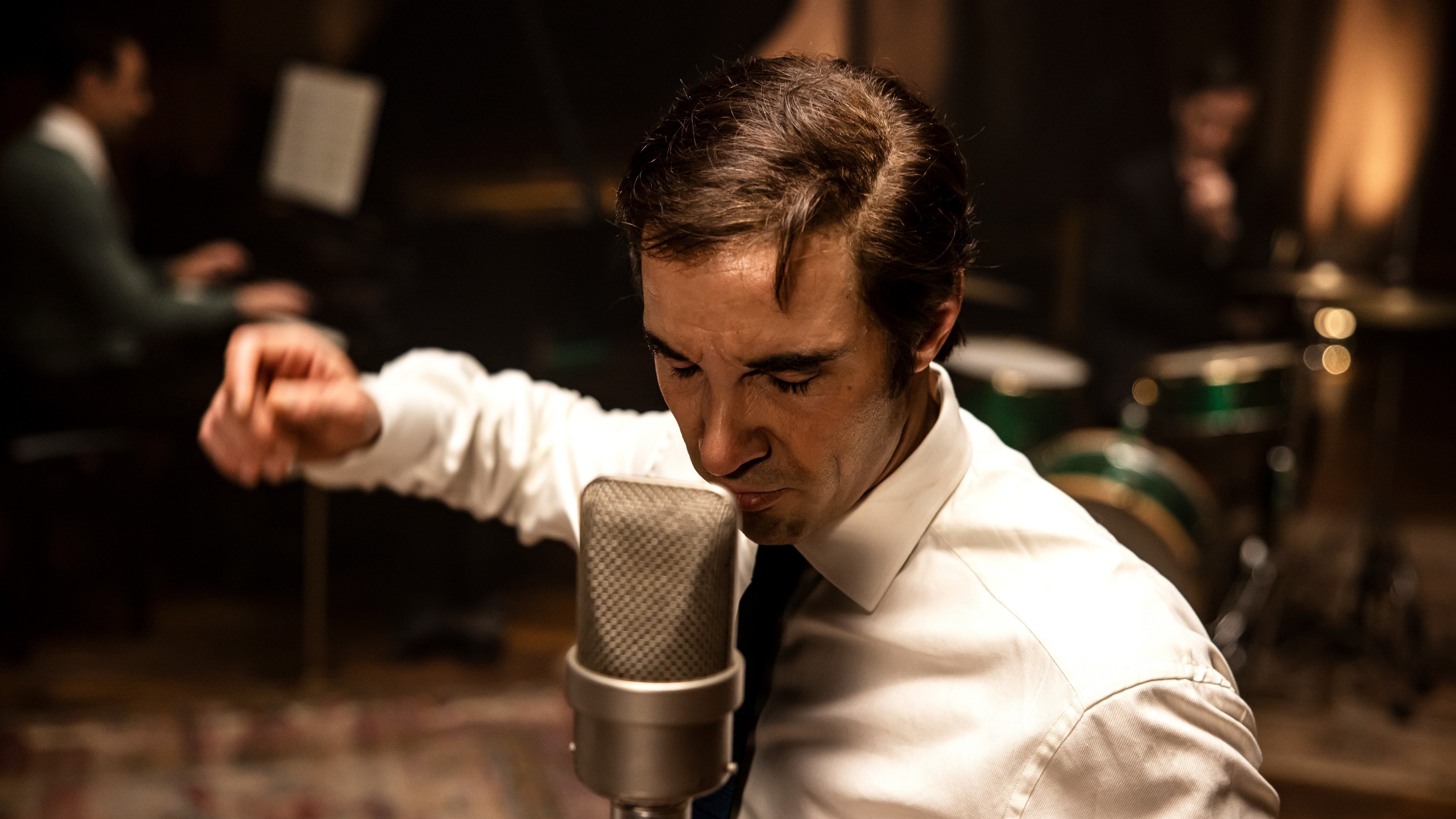 Monsieur Aznavour Background