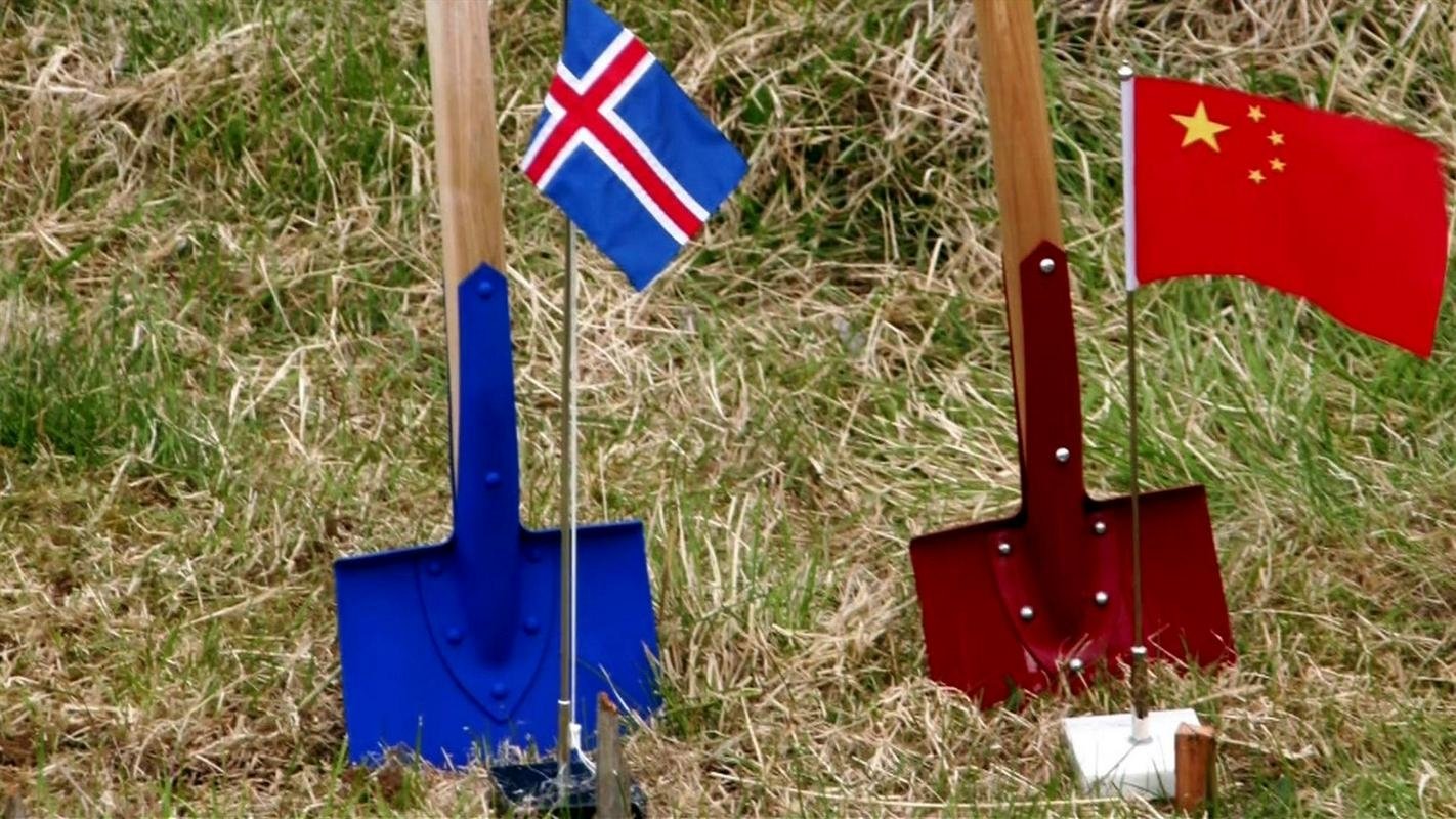 The Rising of China Arctic Background