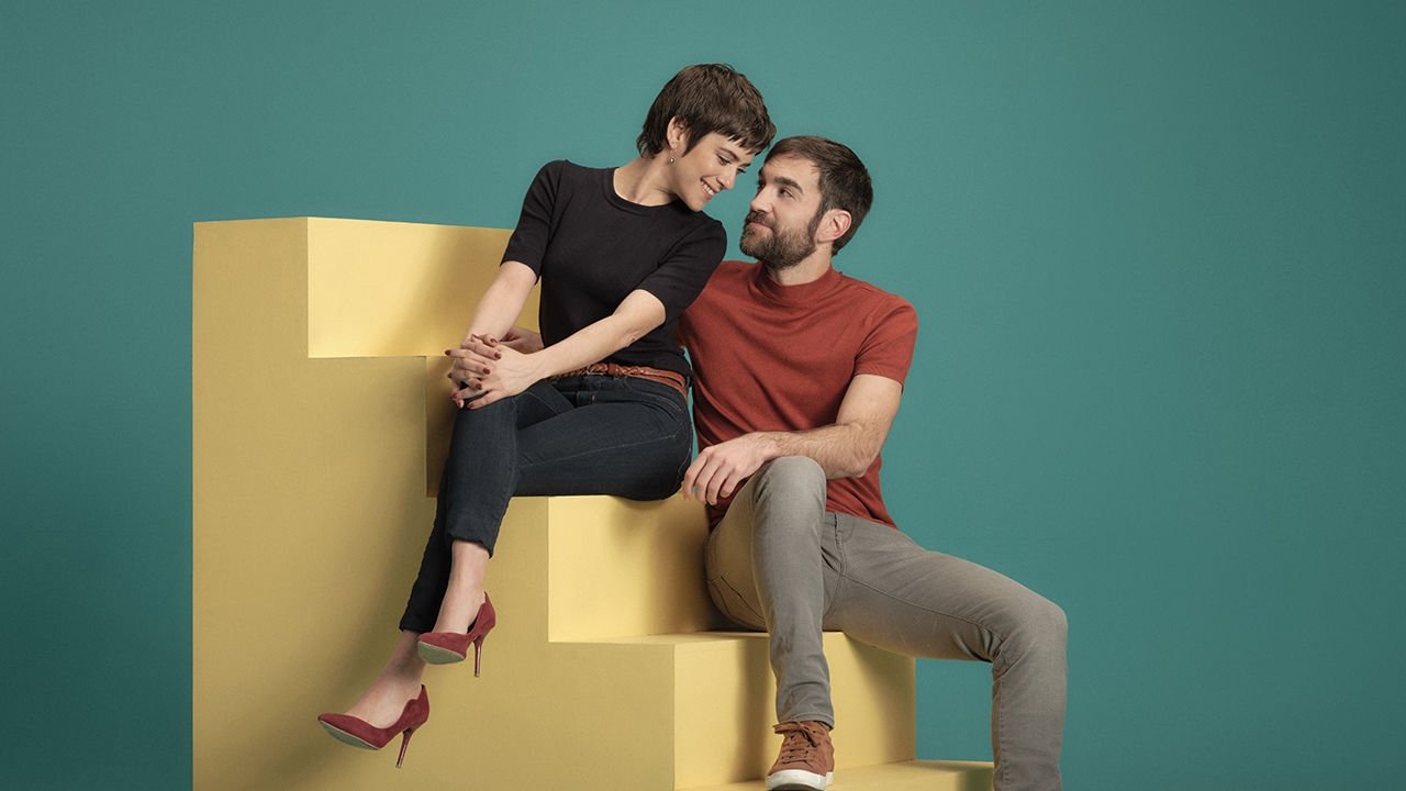 Allí abajo Background