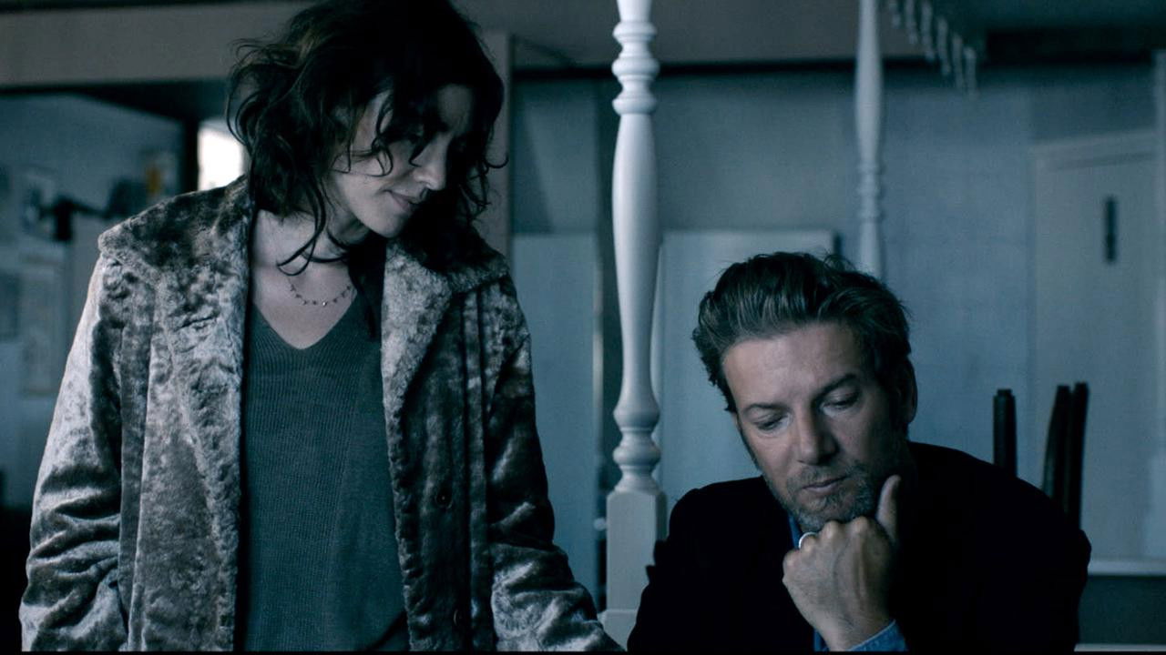 Around Luisa Background