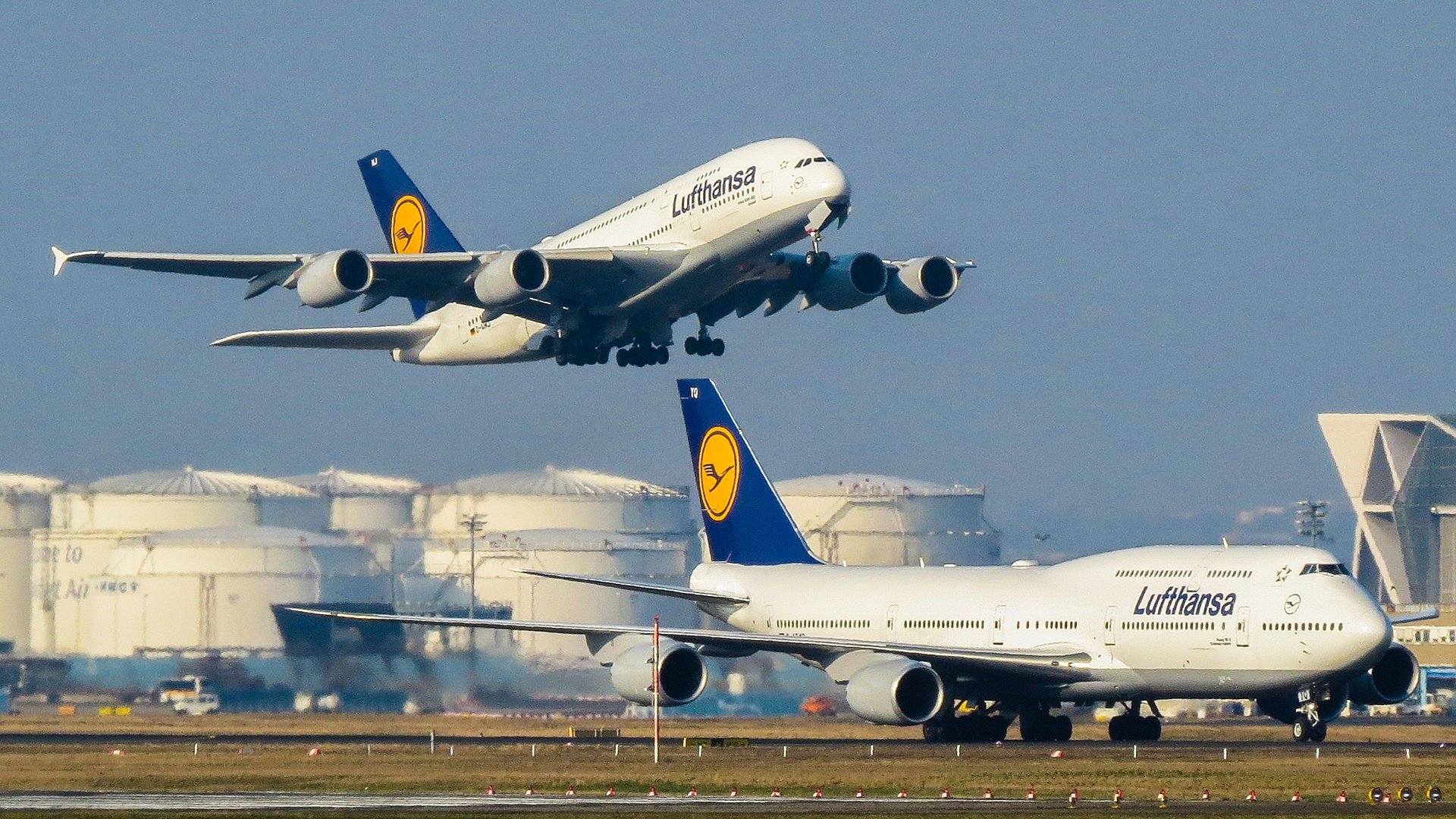 Airbus vs Boeing: The Jumbo Jet Race Background