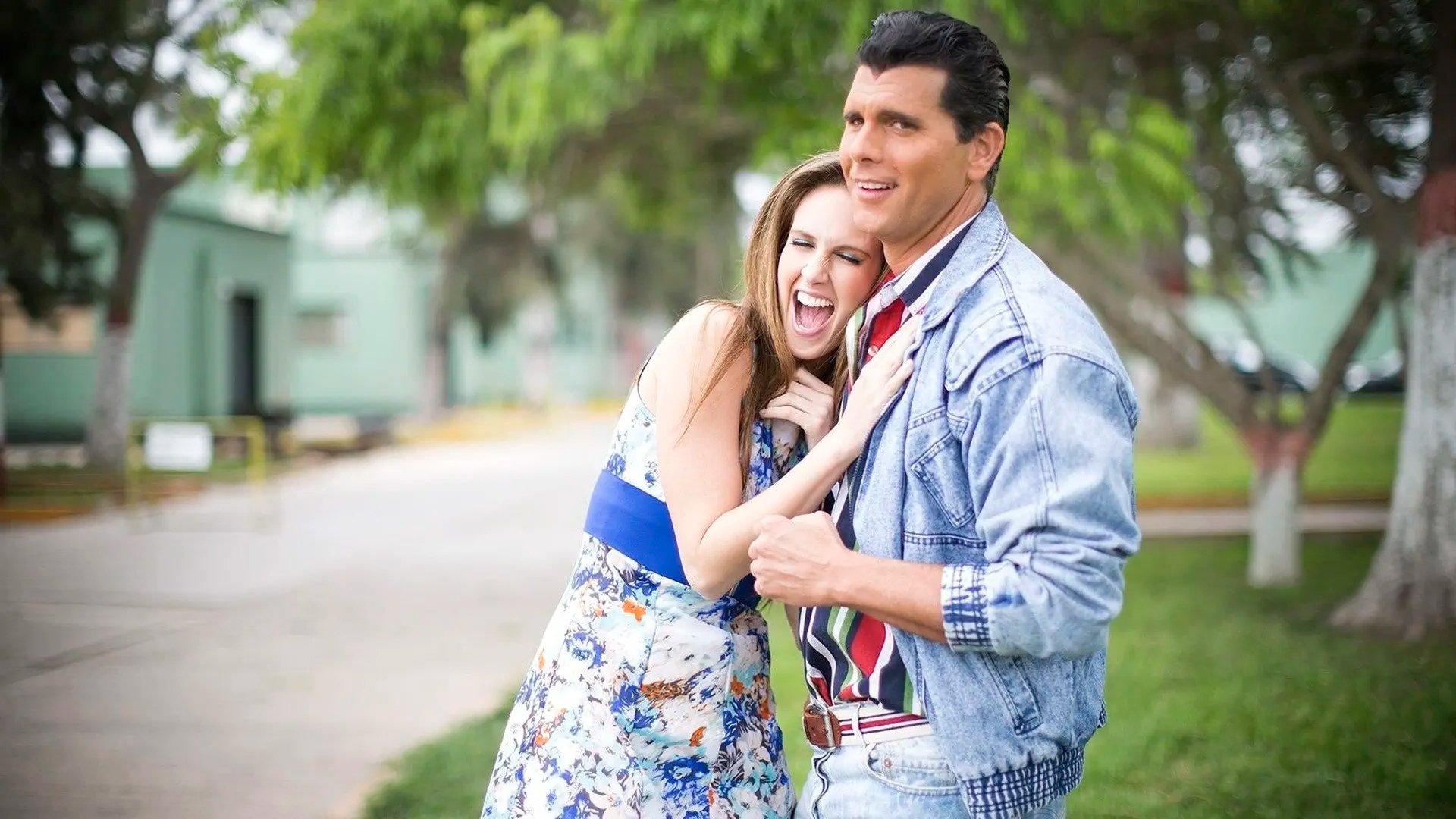 ¡Asu Mare! 2 Background