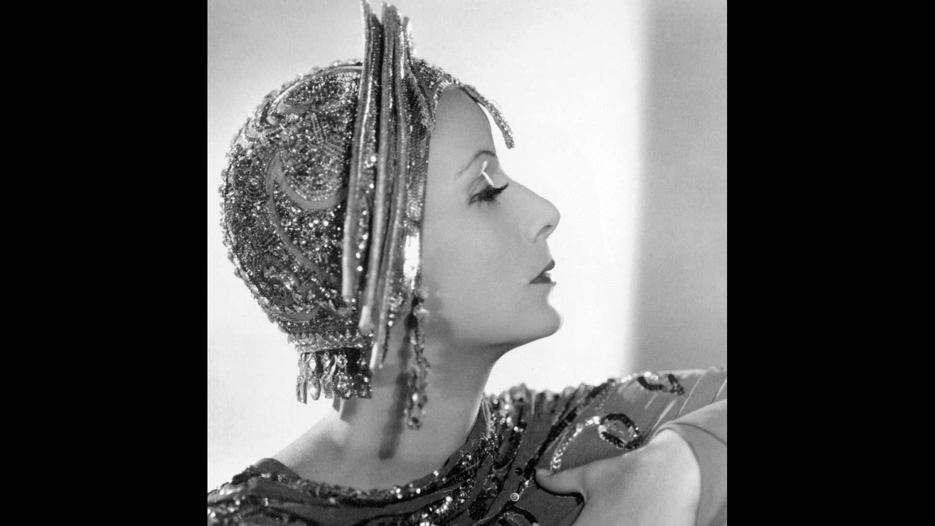 Mata Hari Background