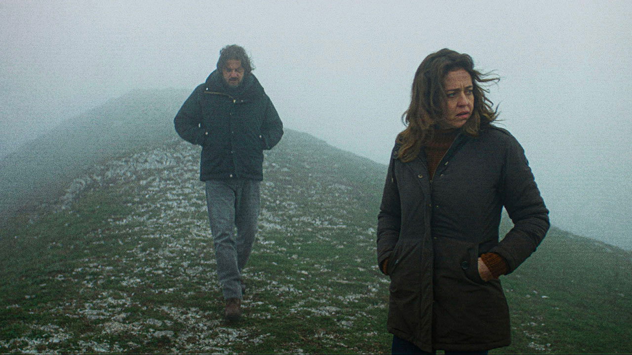 Dall'alto di una fredda torre Background