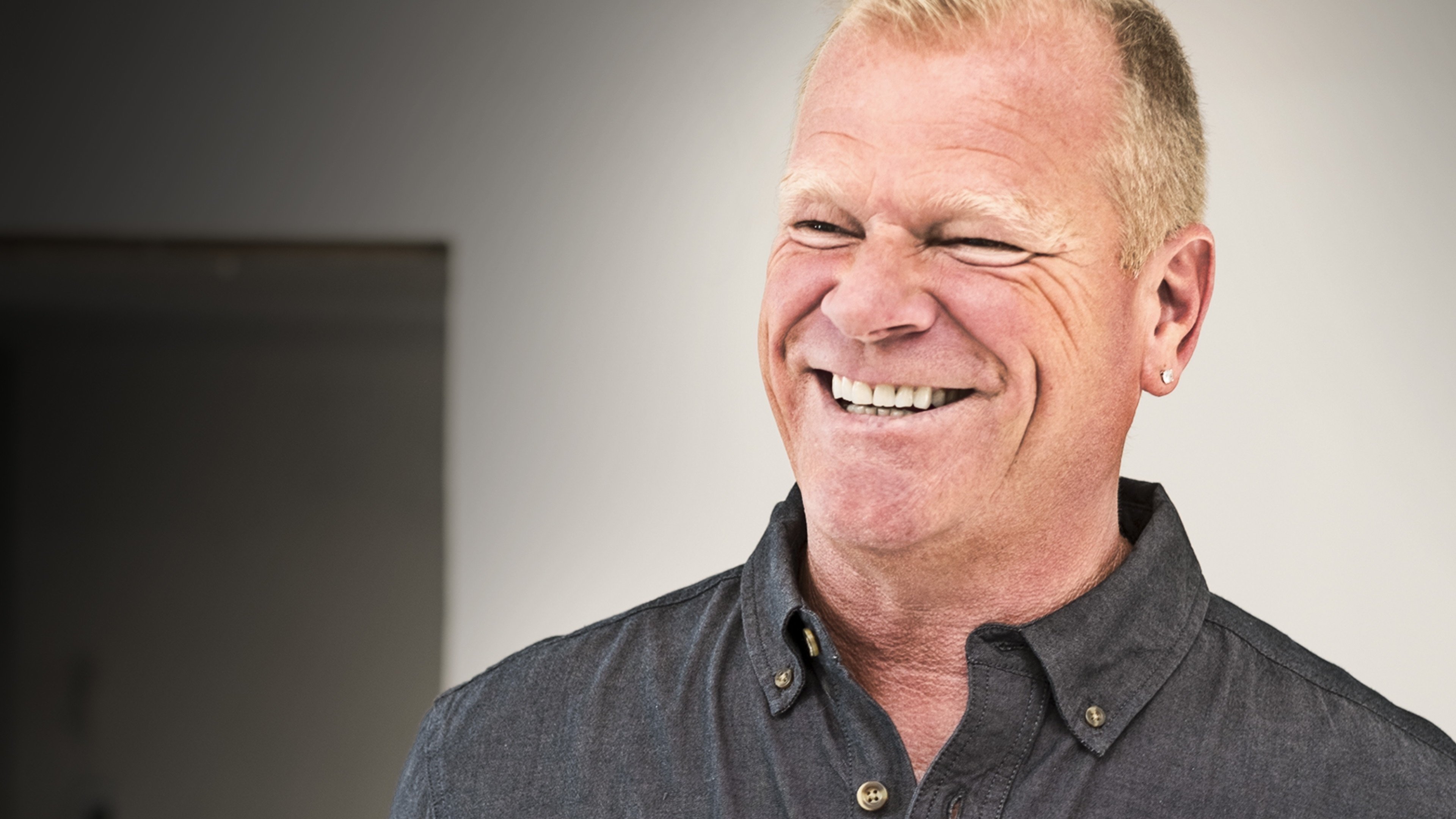 Holmes: Buy It Right Background