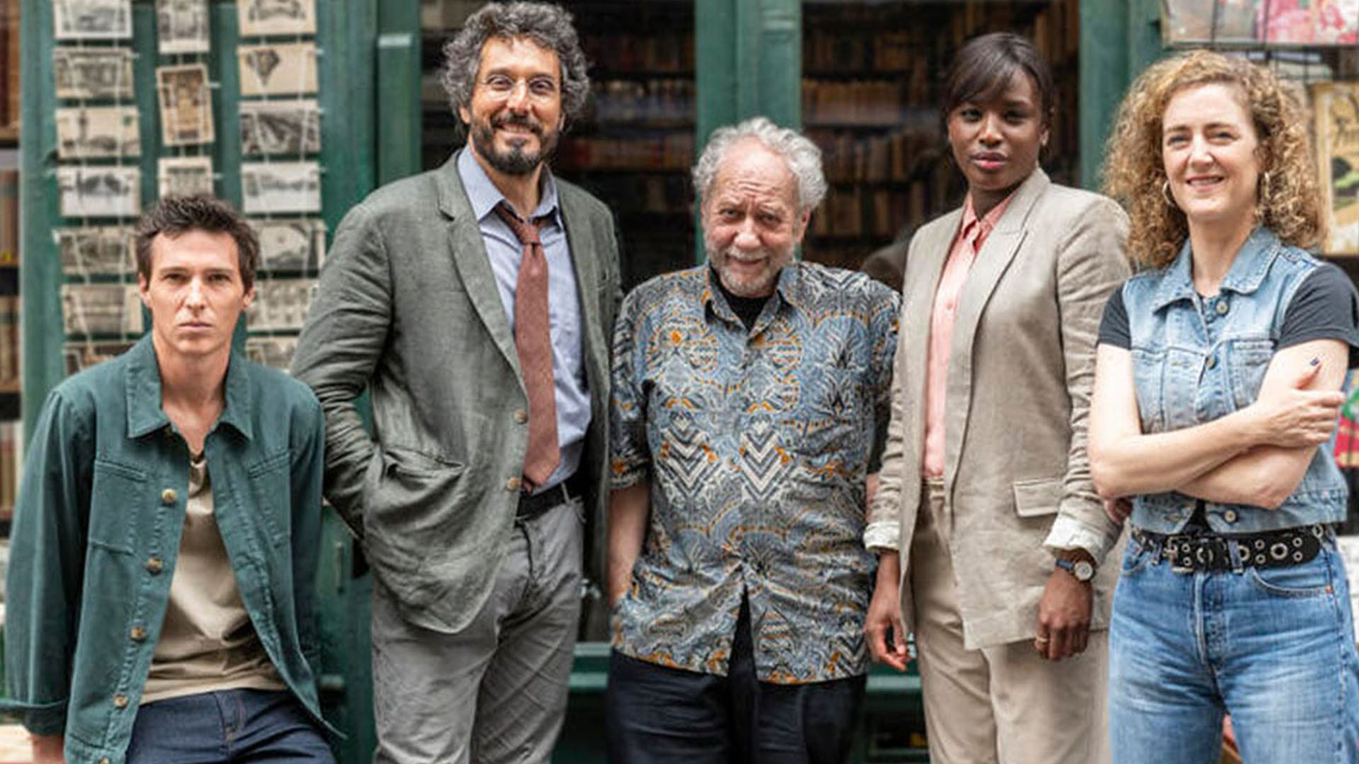 Tout le monde ment 2 Background