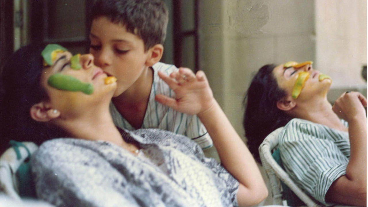 Summer Thefts Background