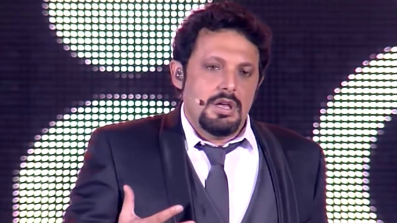 Enrico Brignano: Tutto suo padre Background