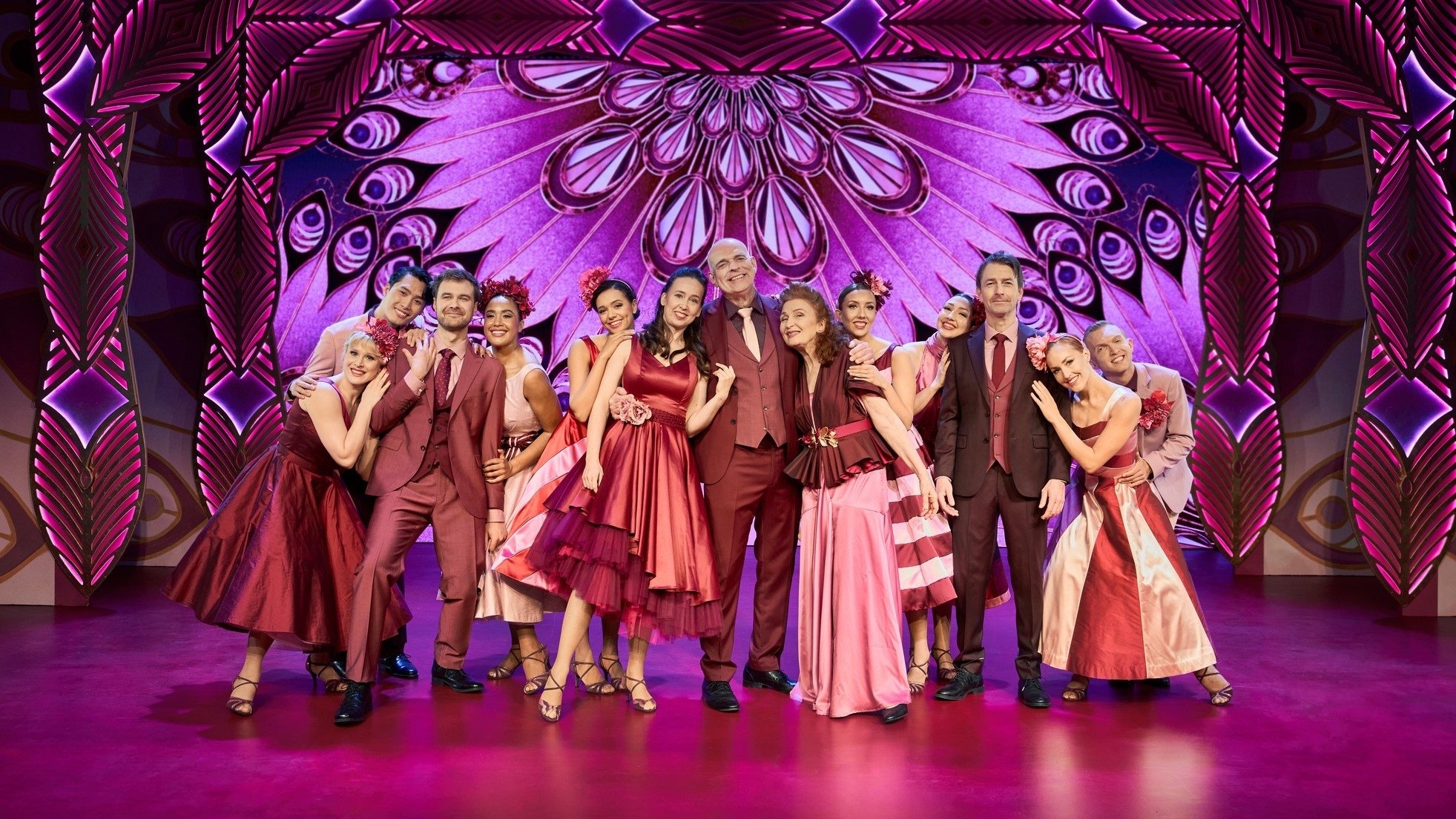 Cirkusrevyen 2025 Background