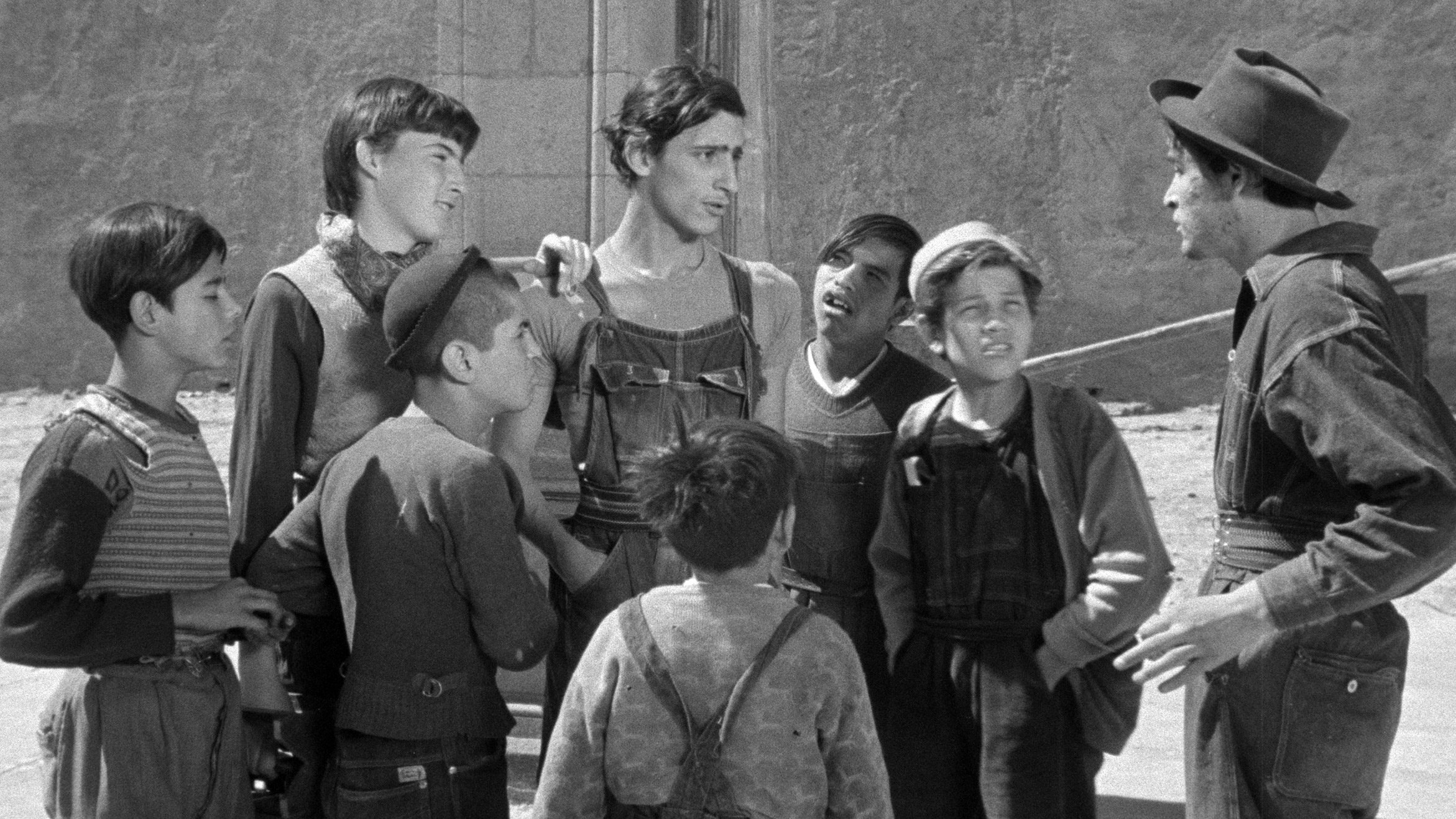 Los olvidados Background