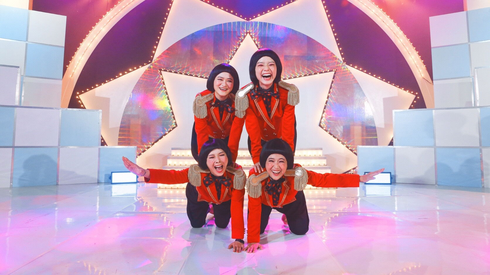 판벌려 - 이번 판은 한복판 Background