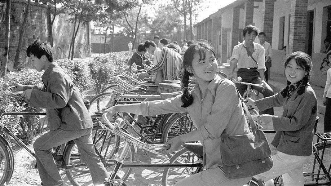 中国六十年社会图景 Background