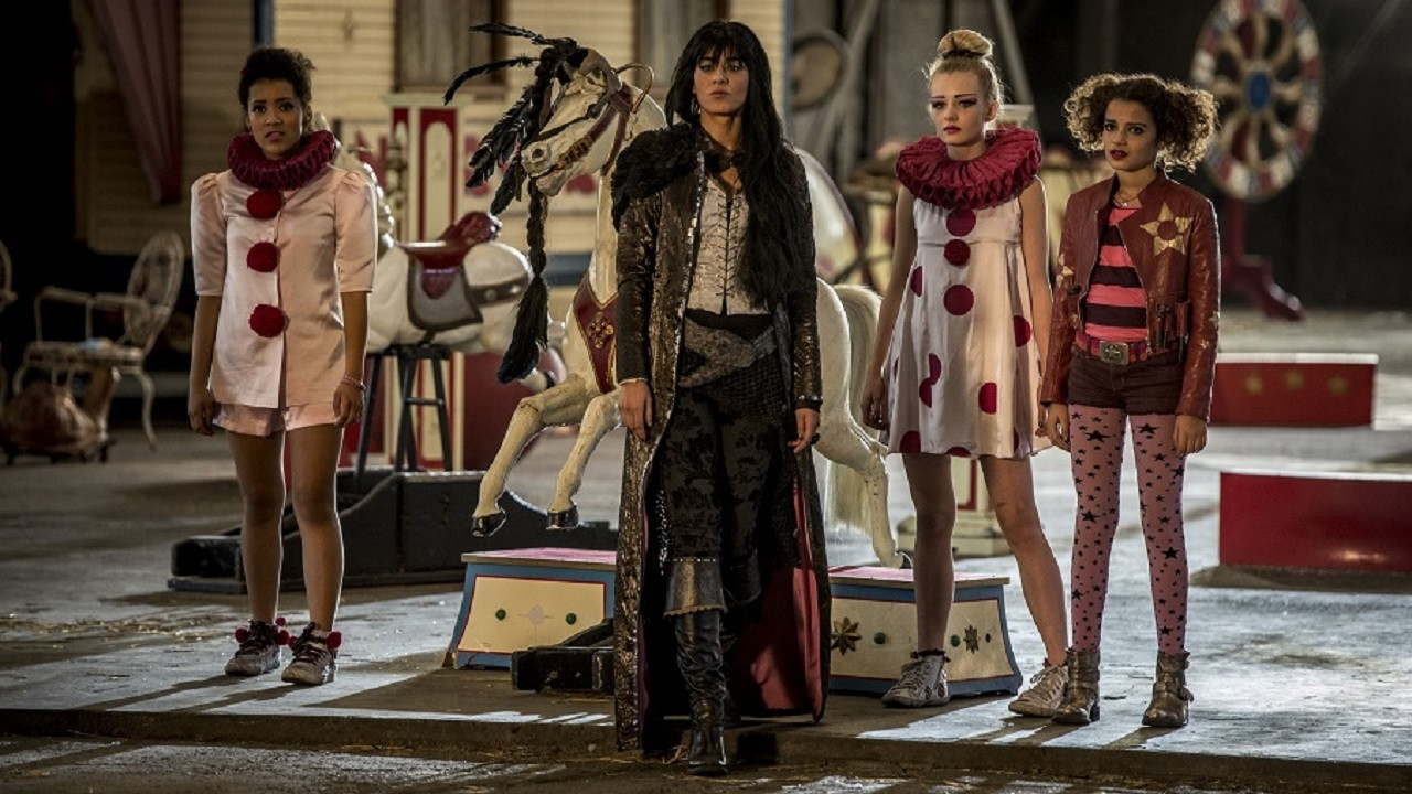 V8 - Revenge of the Nitros Background