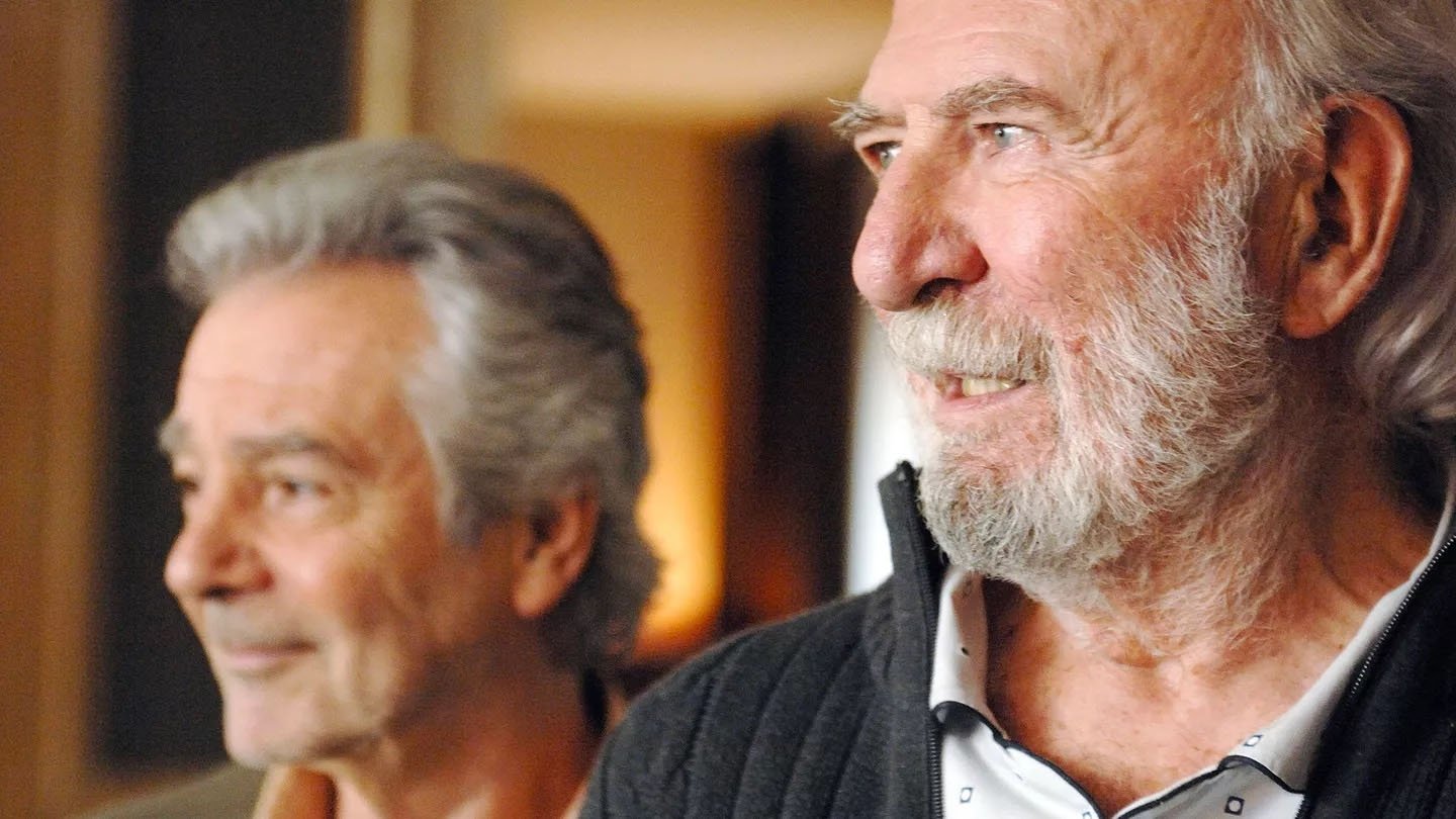 La Fleur de l'âge Background