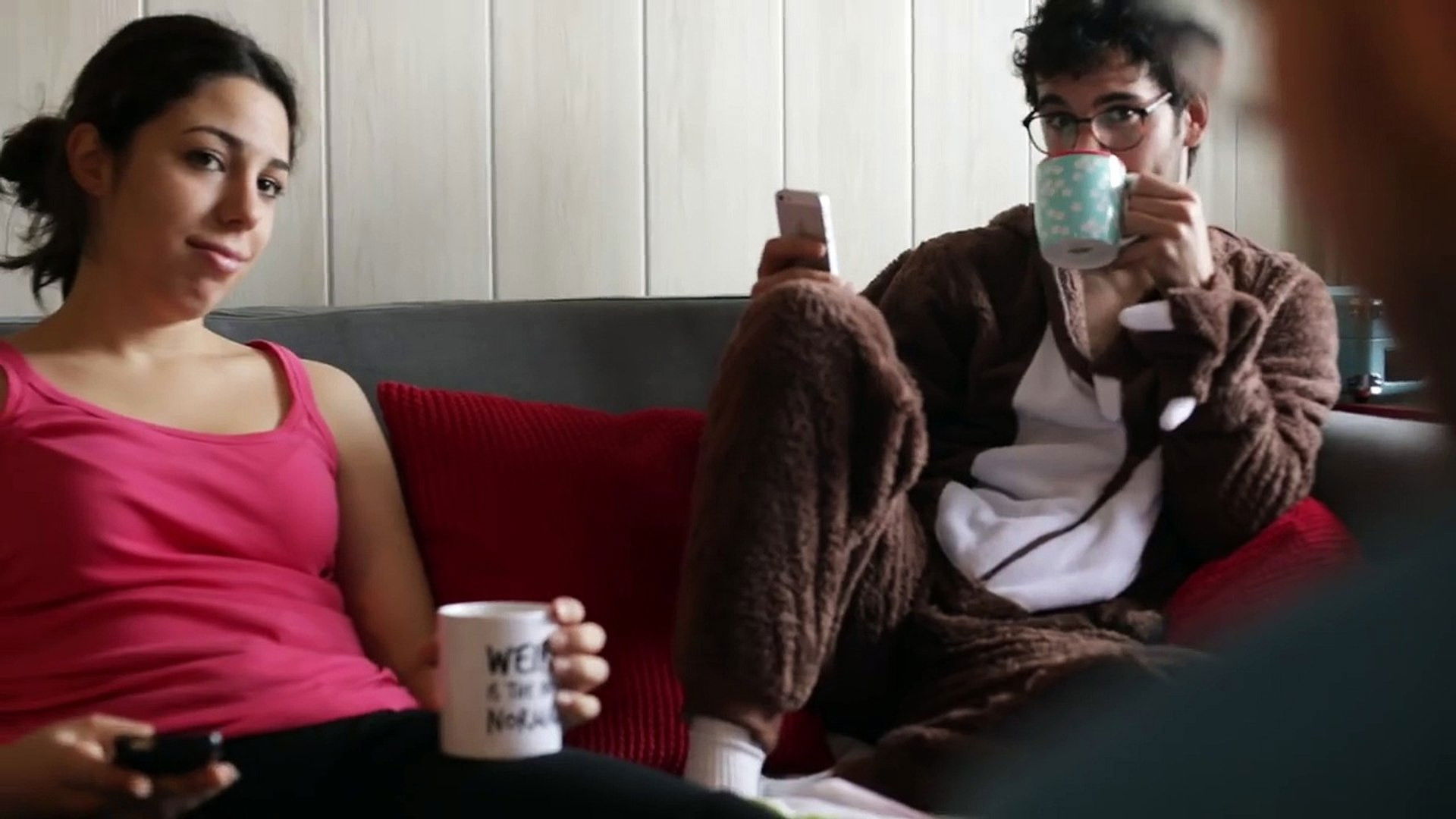 El poliamor explicado para madres y abuelas Background