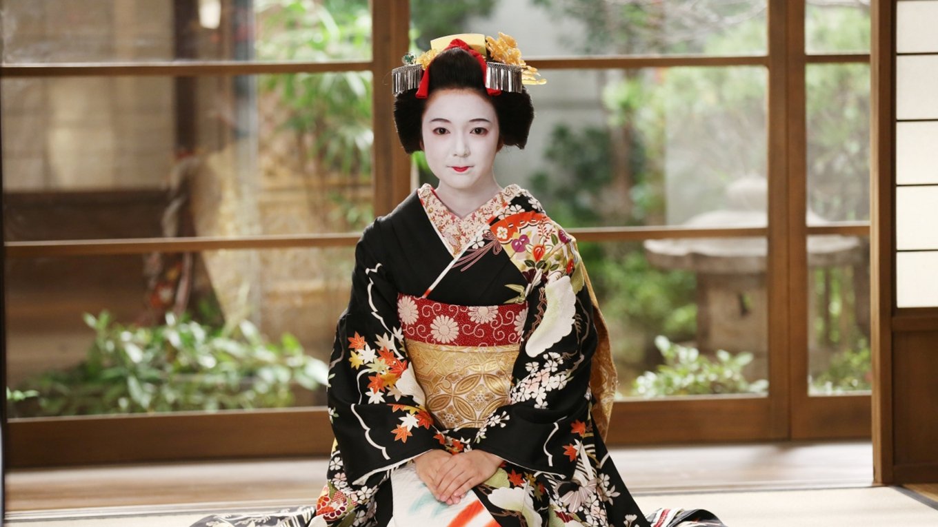 Lady Maiko Background