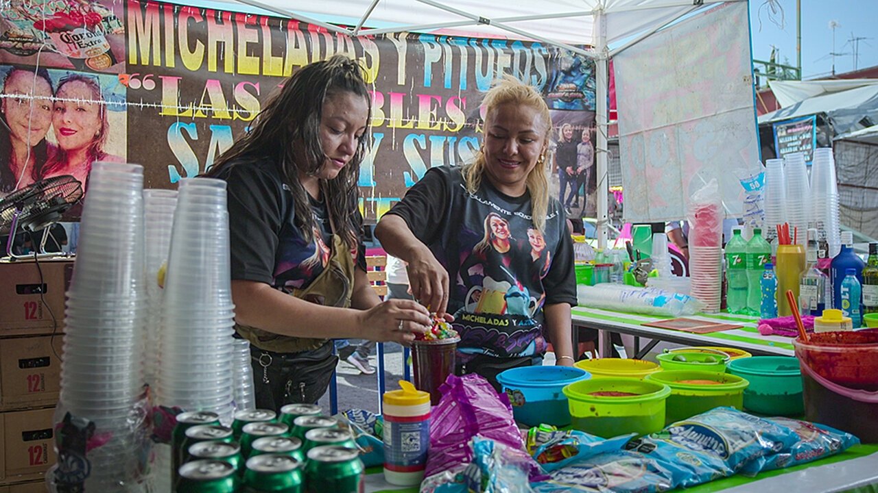 La divina gula Background