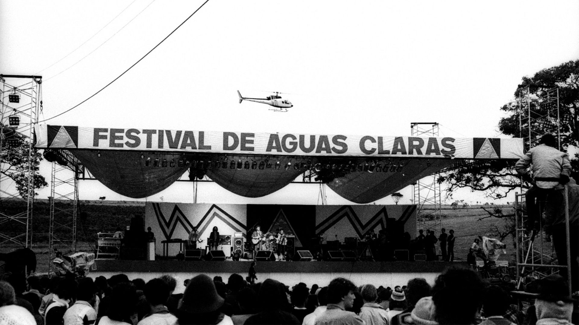 O Barato de Iacanga Background