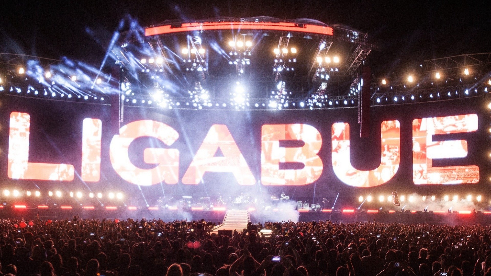 Ligabue Campovolo - Il film Background