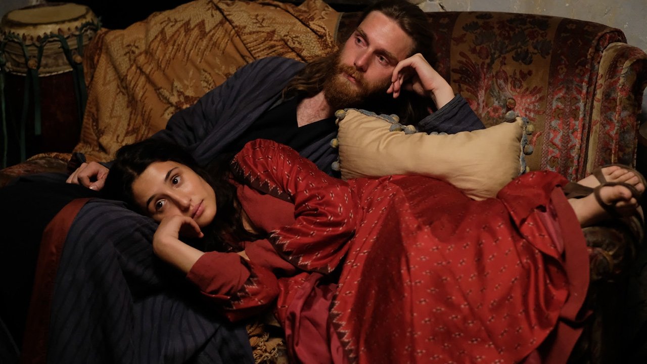 Capri-Revolution Background