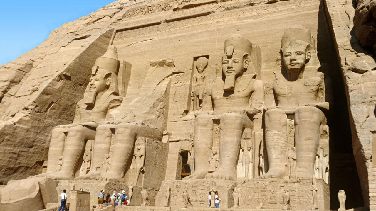 When Champollion Meets Ramses II Background