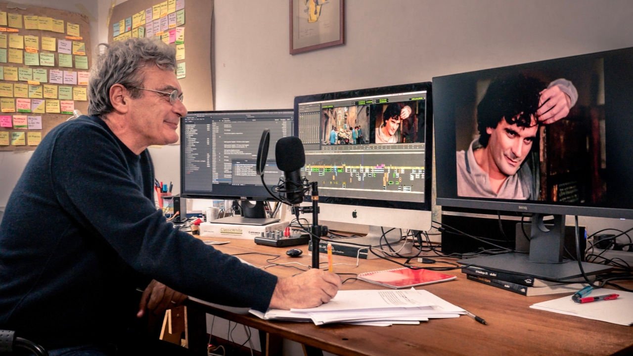 Massimo Troisi: Somebody Down There Likes Me Background