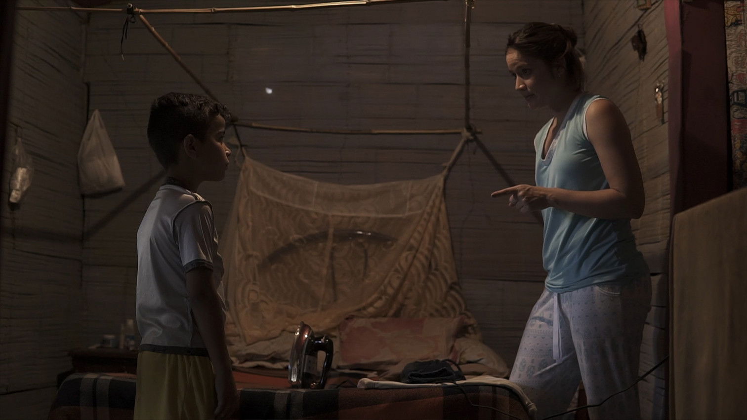 ¡A callarse! Background