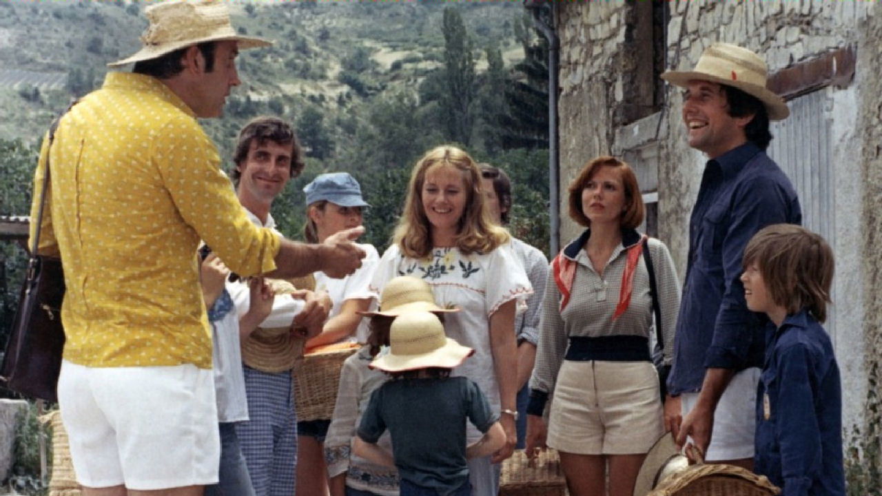 Le Chaud Lapin Background