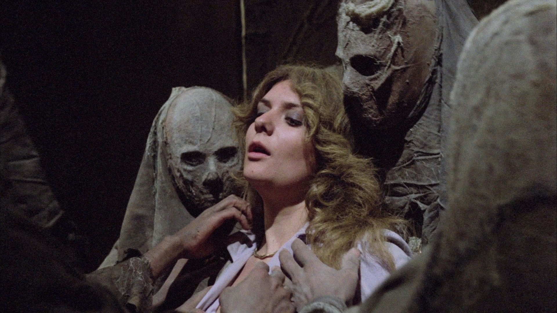 Más allá del terror Background