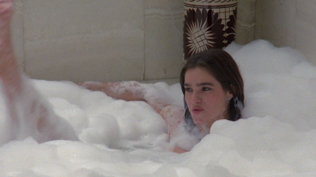 La casa que arde de noche Background