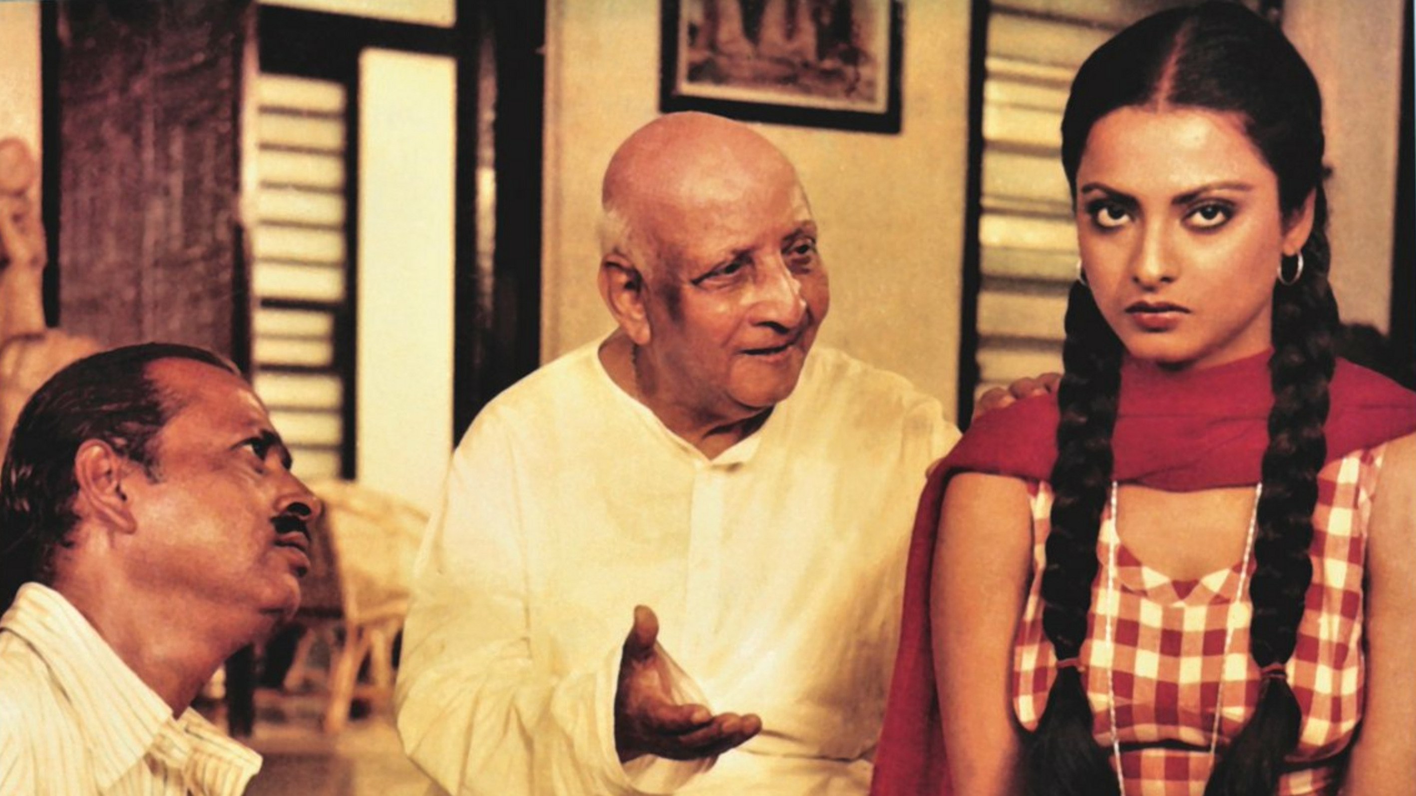 Khubsoorat Background