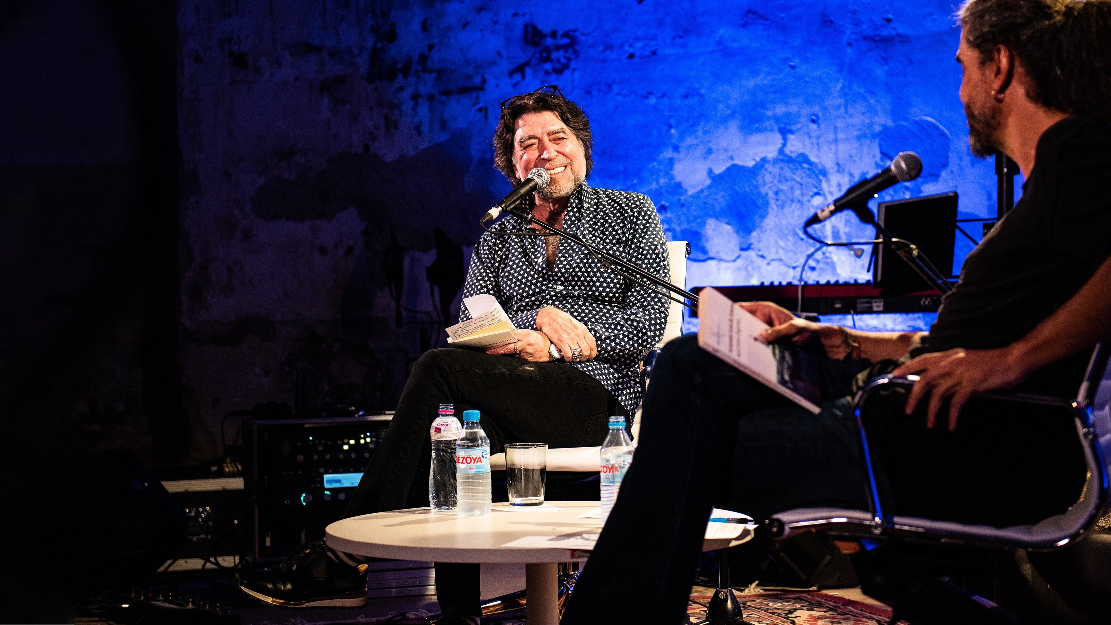 Sintiéndolo mucho Background