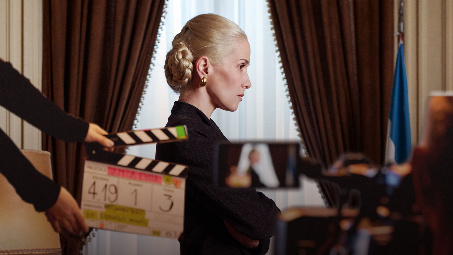 Santa Evita: El viaje detrás de escena Background