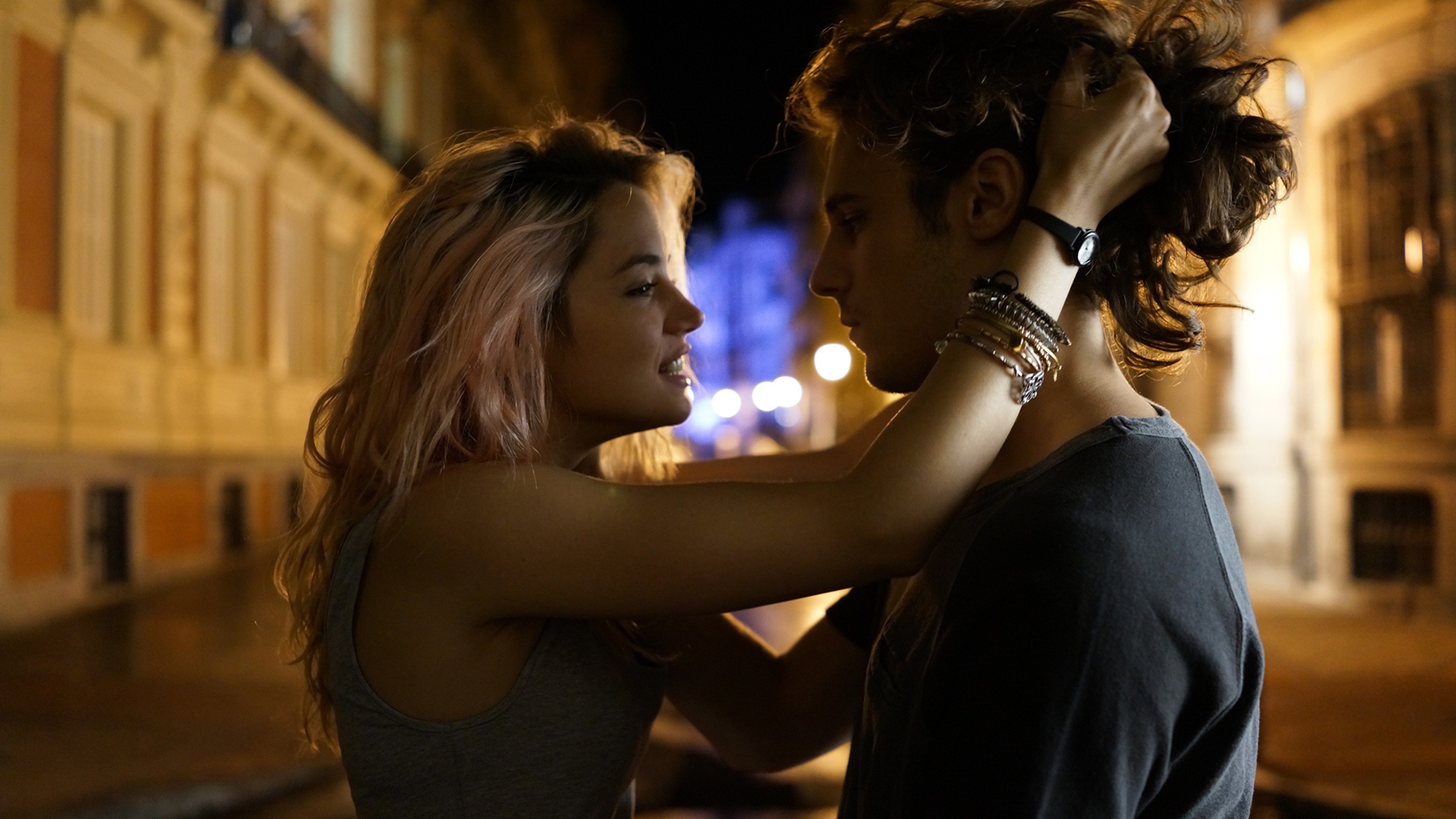 Por un puñado de besos Background