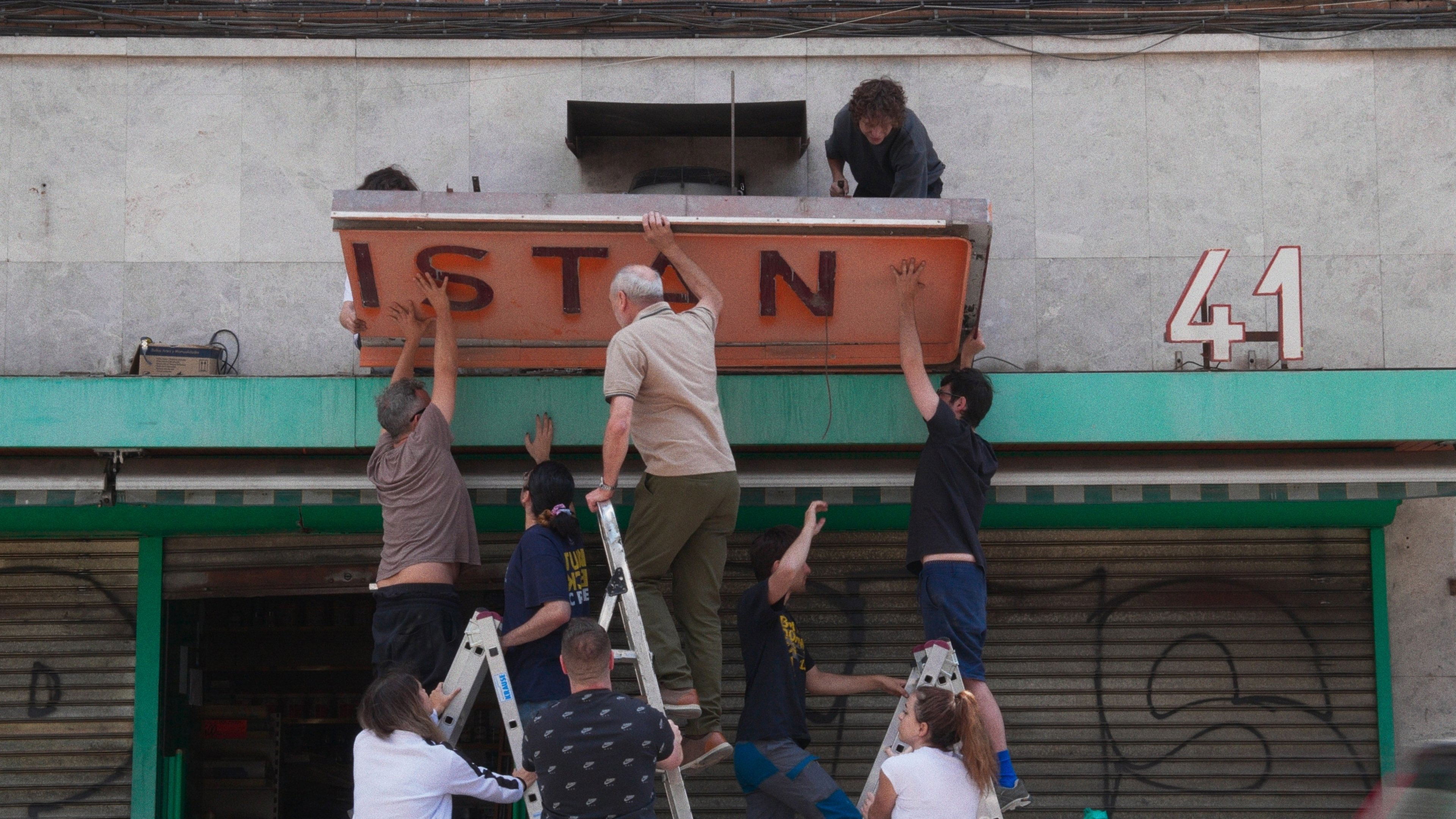 Madrid, Ext. Background