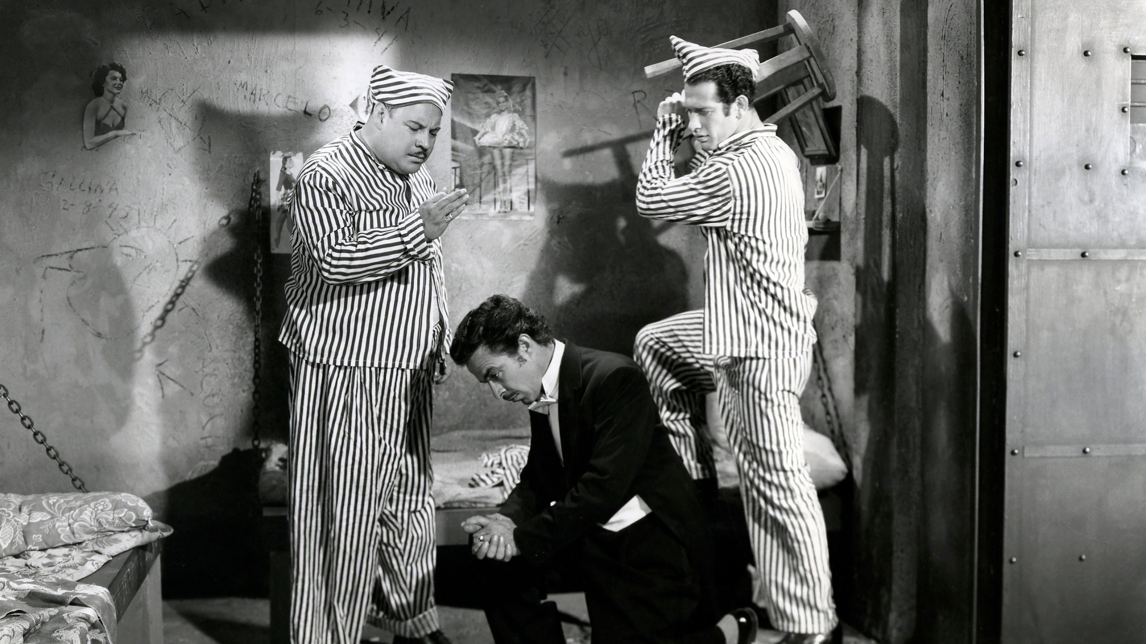 El revoltoso Background