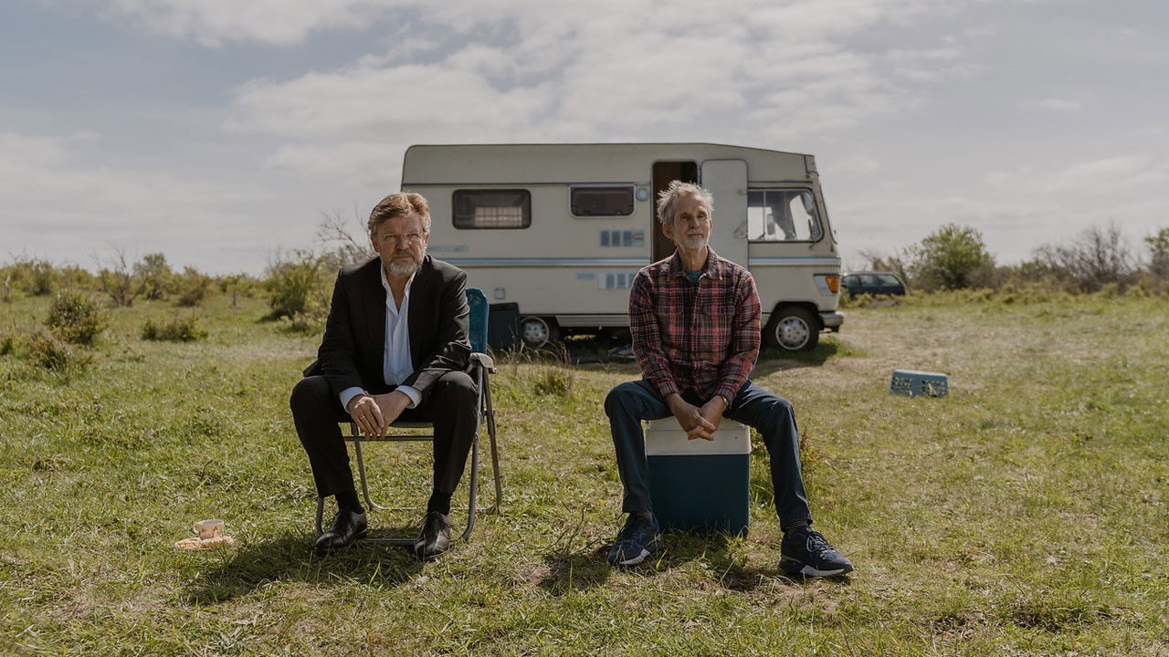 2 Friends Background