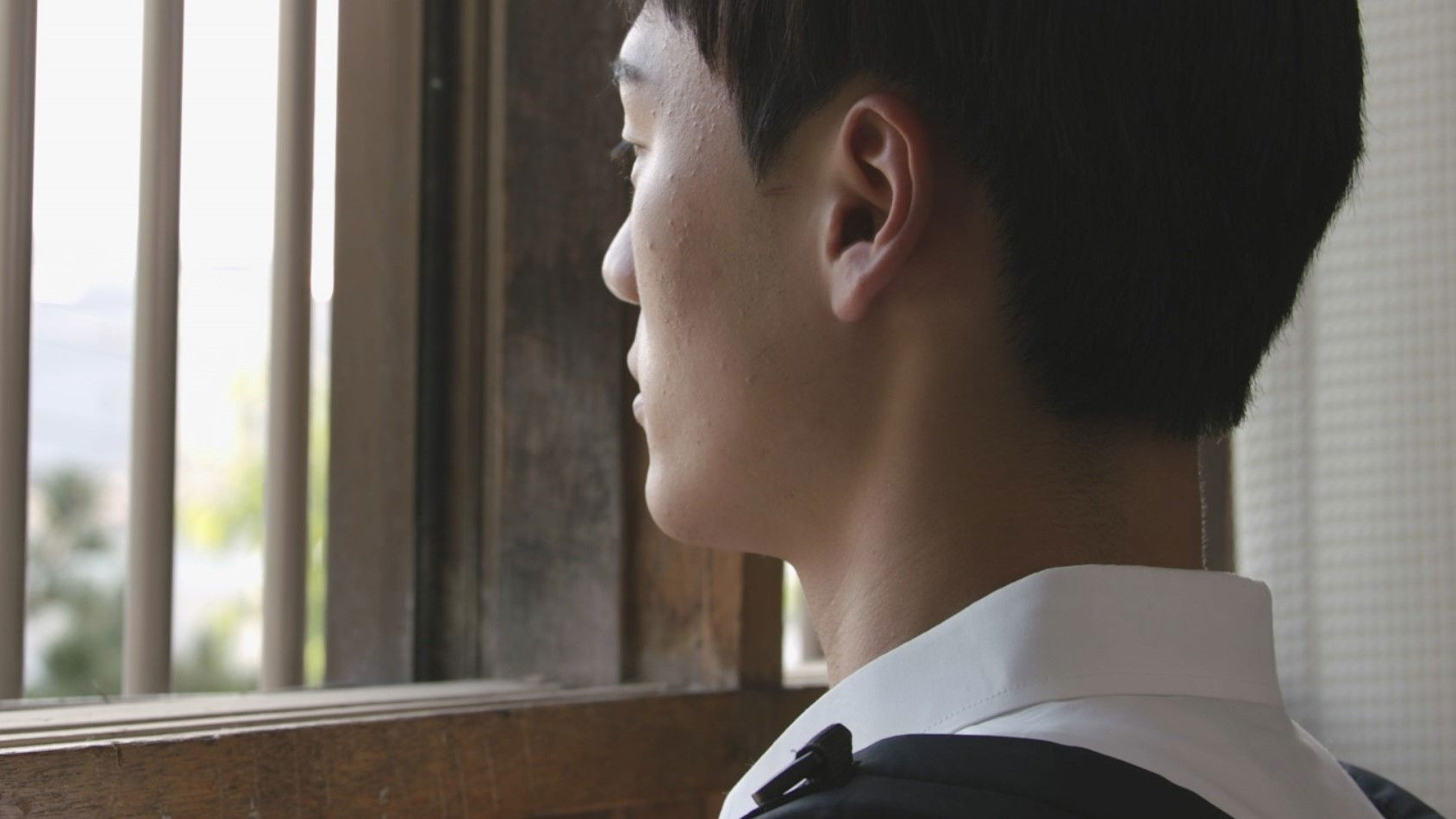 When the Waves Rise Background