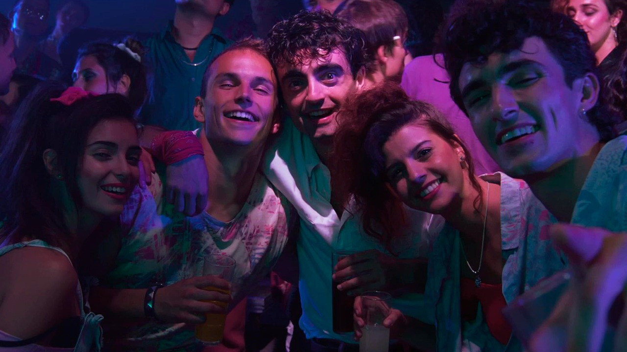 Quan no acaba la nit Background