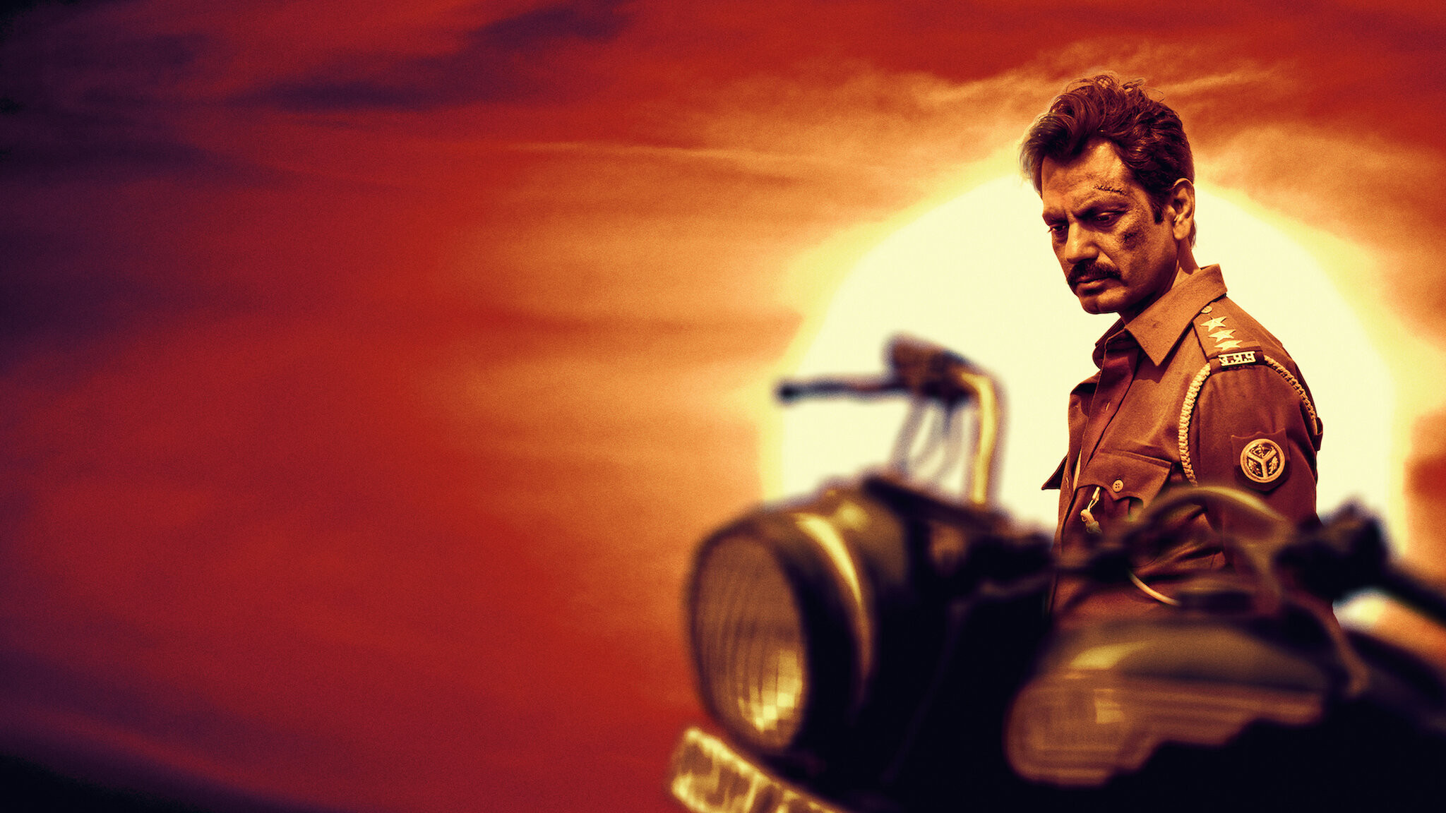 Raat Akeli Hai Background