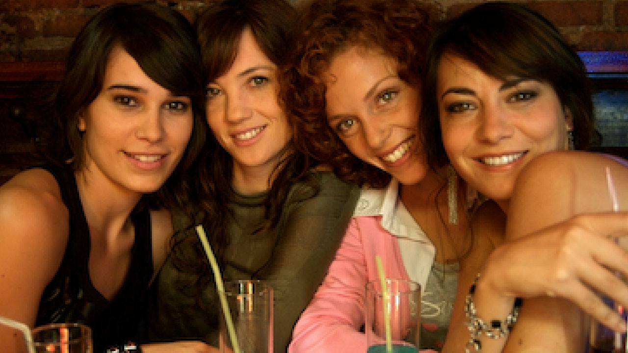 Chica busca Chica Background