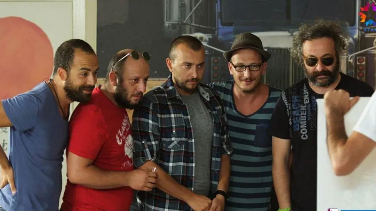 Ben de Özledim Background