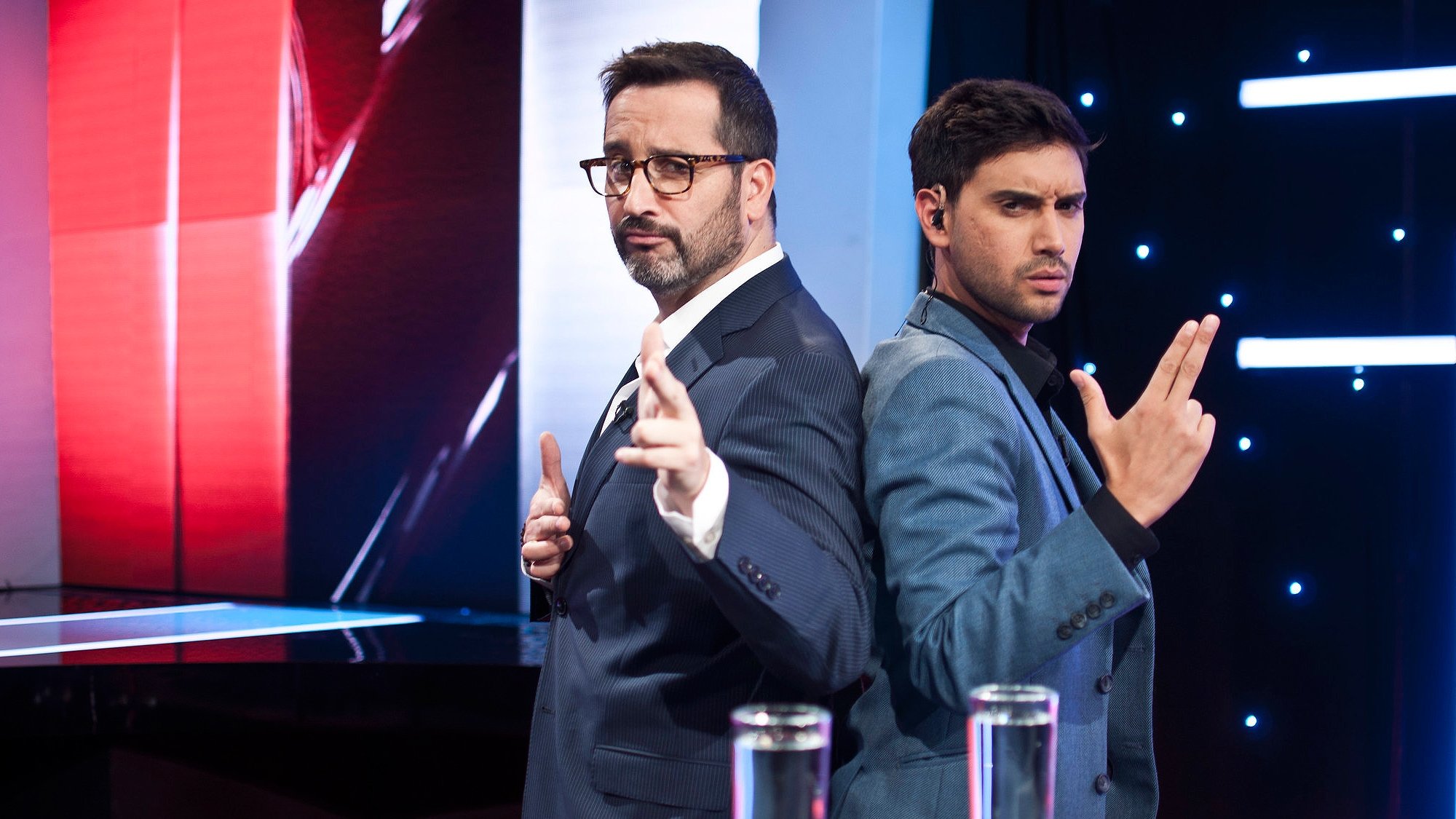 Mentiras verdaderas Background