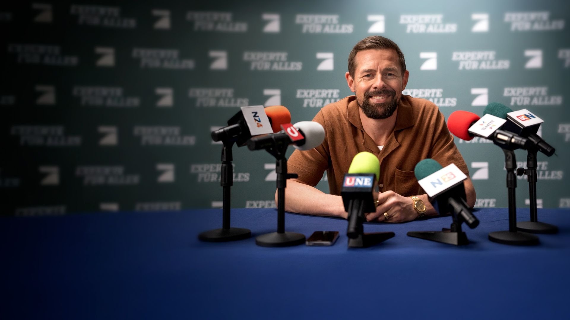 Experte für alles Background