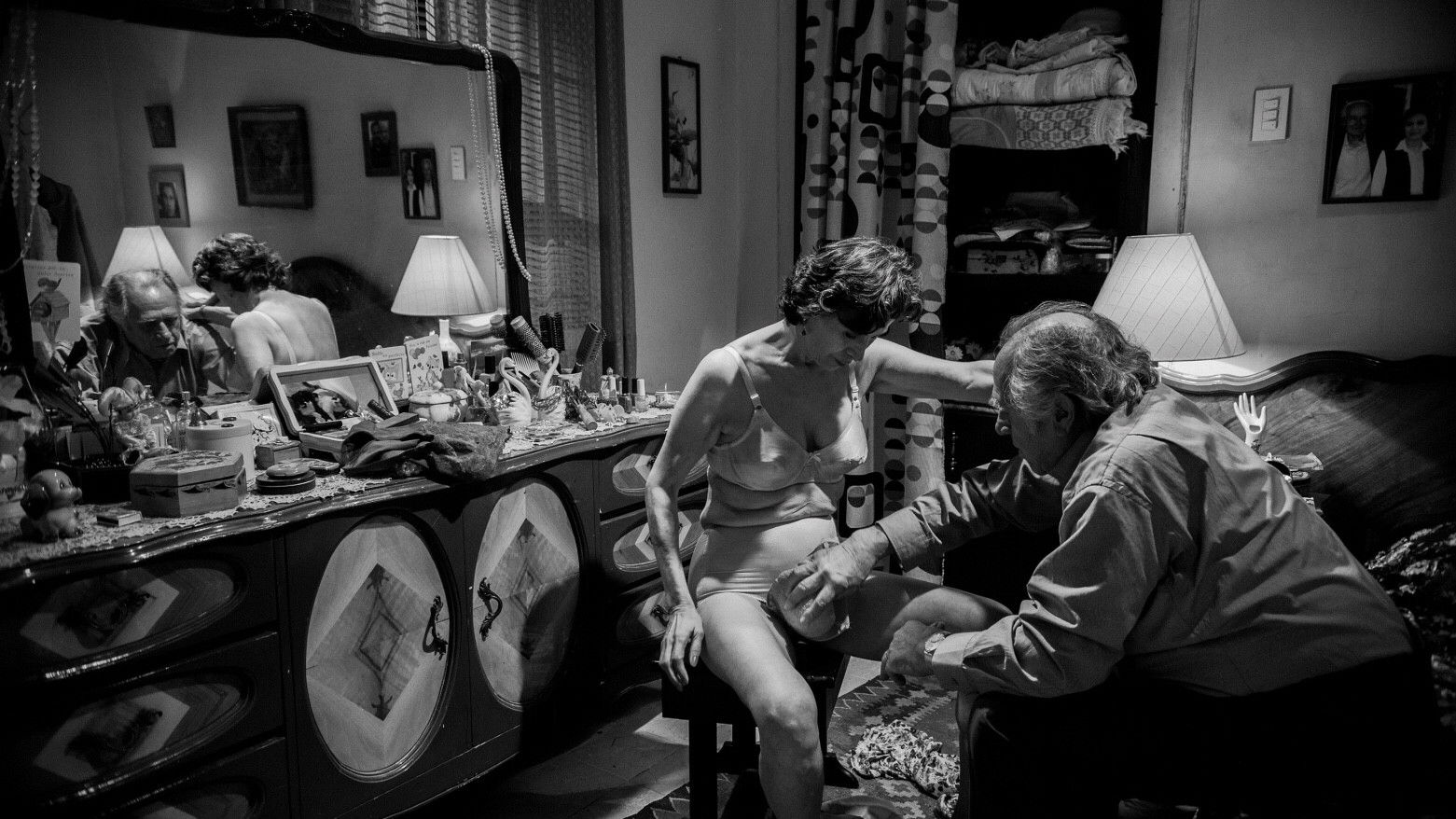 El diablo entre las piernas Background