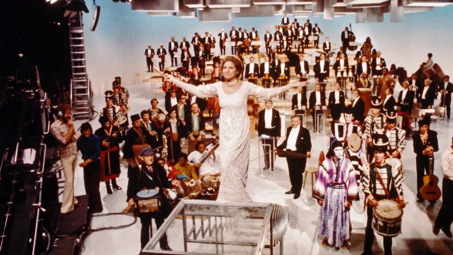 Barbra Streisand... and Other Musical Instruments Background