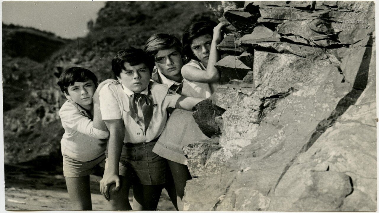 Seekers of the sunken city Background