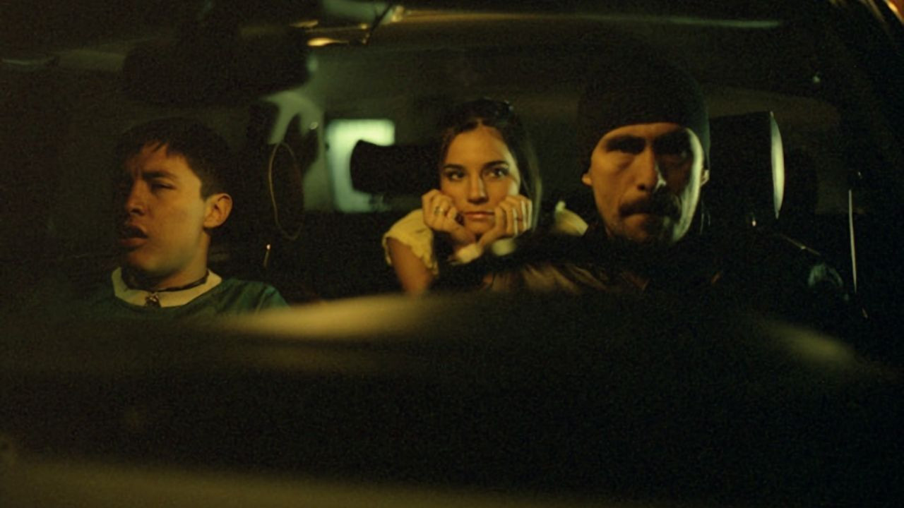 Fuera Del Cielo Background