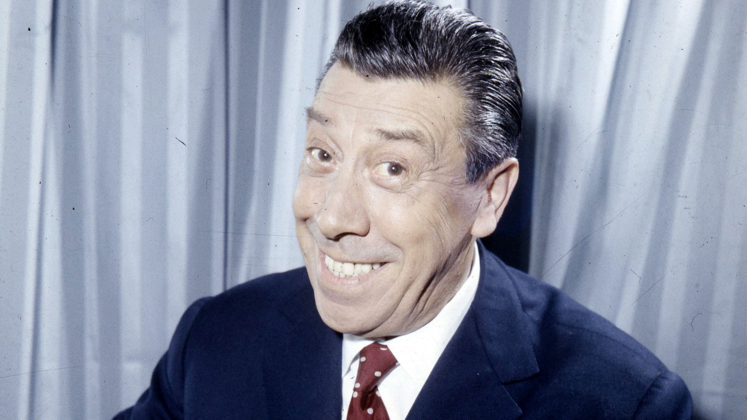 Stasera Fernandel Background